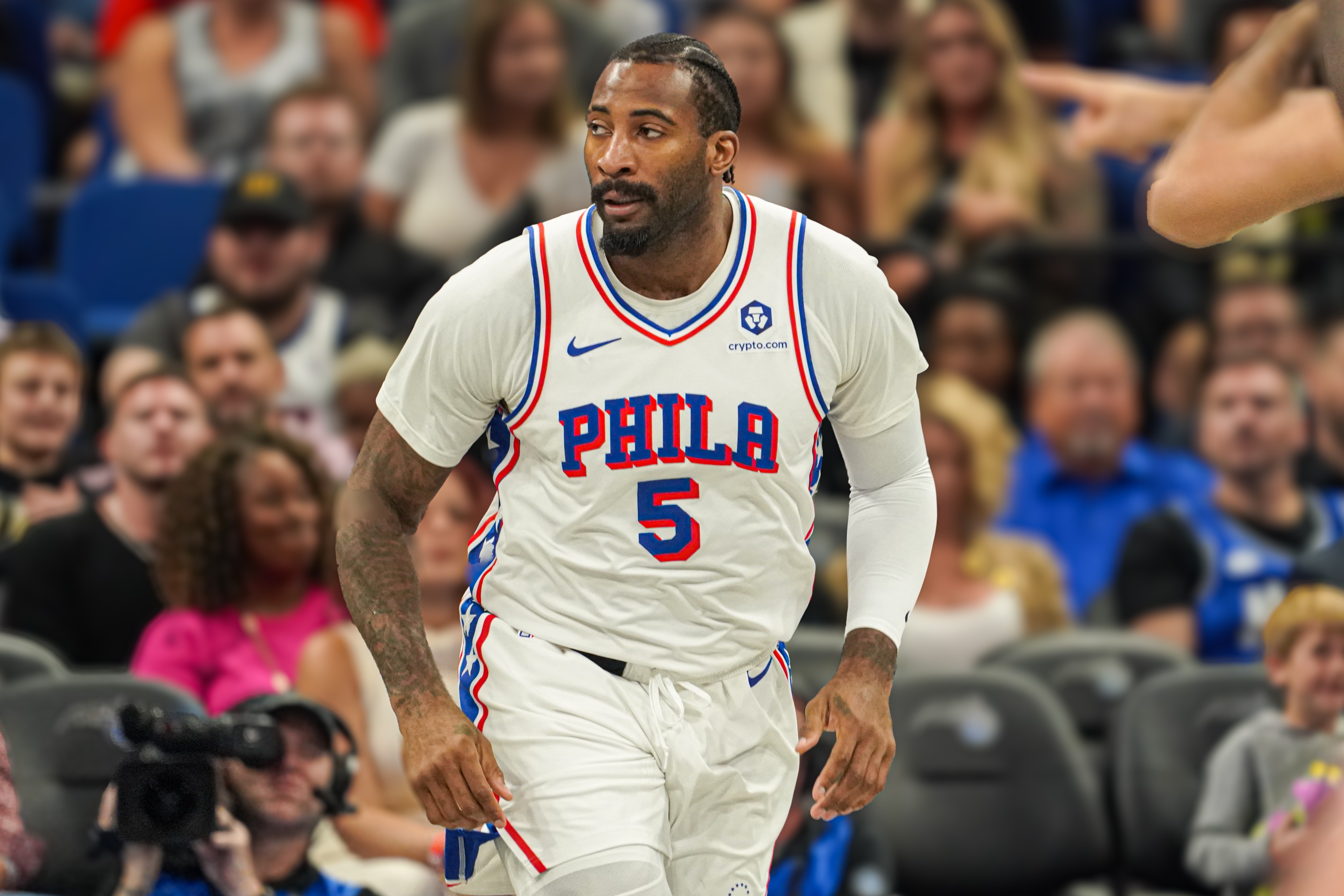 赛程-篮板怪兽！德拉蒙德10中4得8分15板1助1帽 其中6个前场板