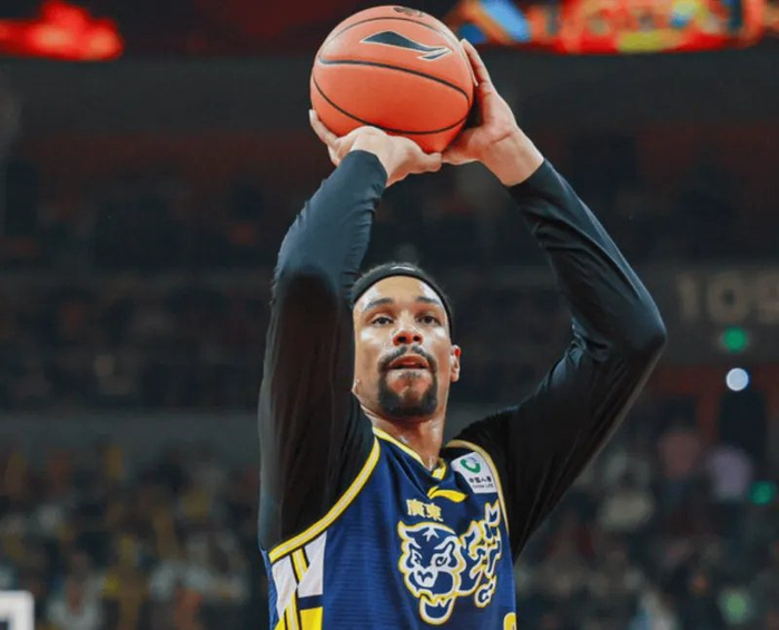 广东3将引绝望！萨林杰无护框，杜润旺张皓嘉攻守无作用！|新疆|崔永熙|冯傲|比赛|球员_新浪体育_新浪新闻