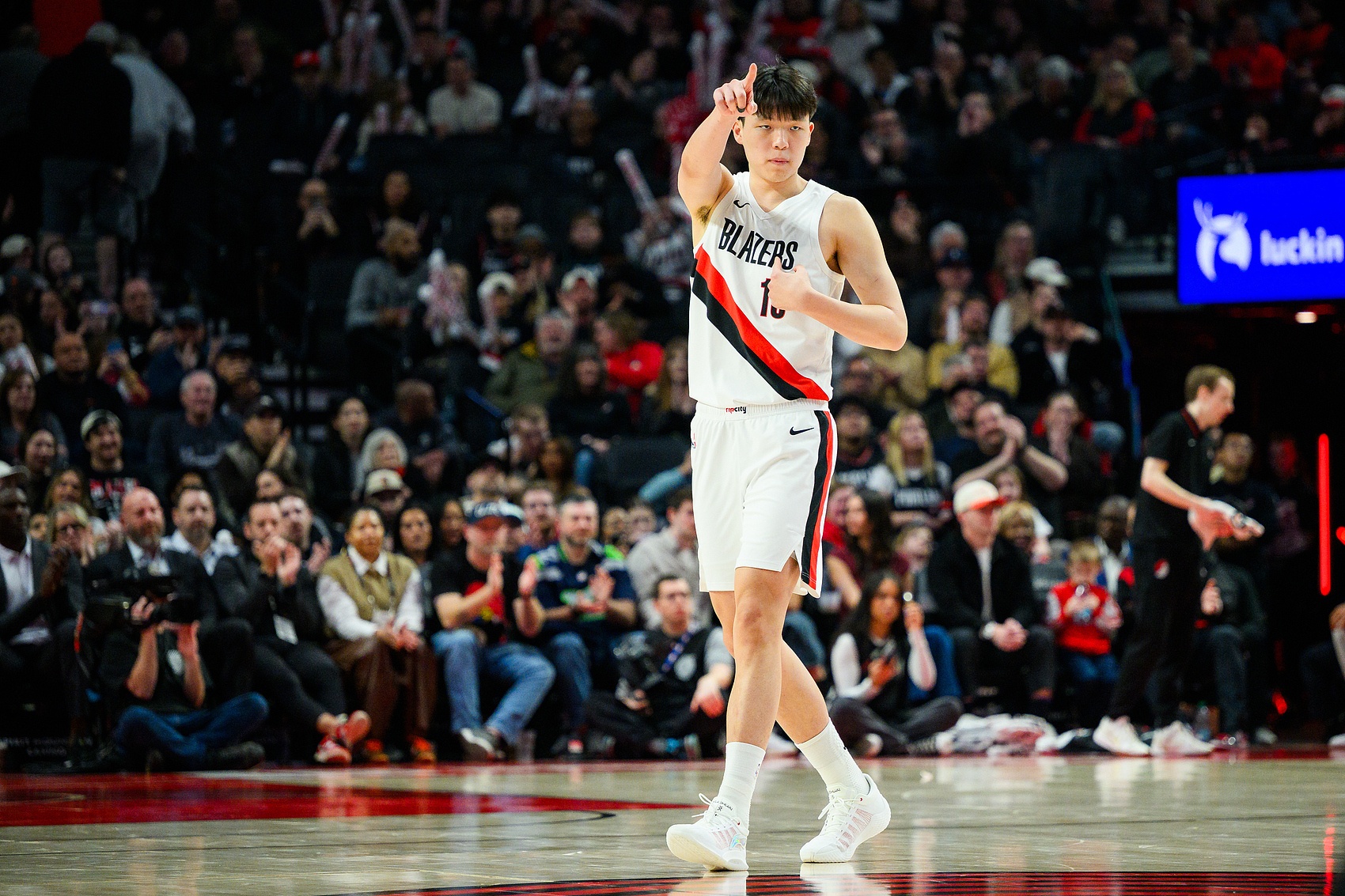 网球-还要努力！杨瀚森共出战43场 场均7分钟2分1板&amp;命中率31%/12%/82%