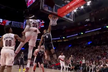 赛程-炸裂！哈珀无视防守暴力隔扣罗威，末节仅5分钟已砍下10分